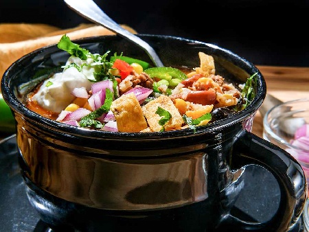 Мексиканска пикантна супа с говеждо месо, боб и домати - снимка на рецептата